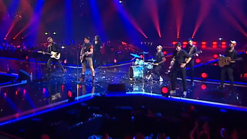 Hier passiert es: Dem Schlagzeuger von <strong>Andreas Gabalier</strong> flutscht der Stick aus den Fingern, er sieht ihm noch nach...
