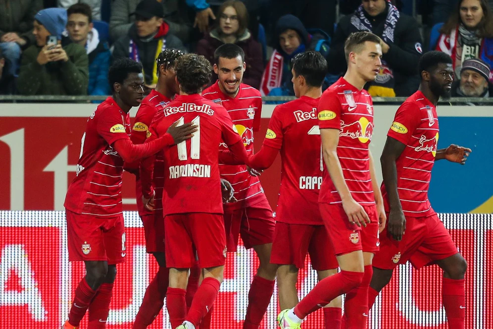 Die Bullen jubeln über den Viertelfinal-Einzug.