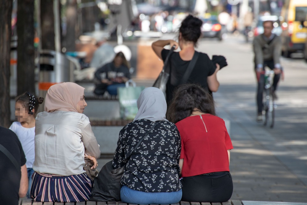 Oberösterreich nimmt sich Belgien zum Vorbild: Dort unterstützen Freiwillige als Buddys Migranten bei der Integration.