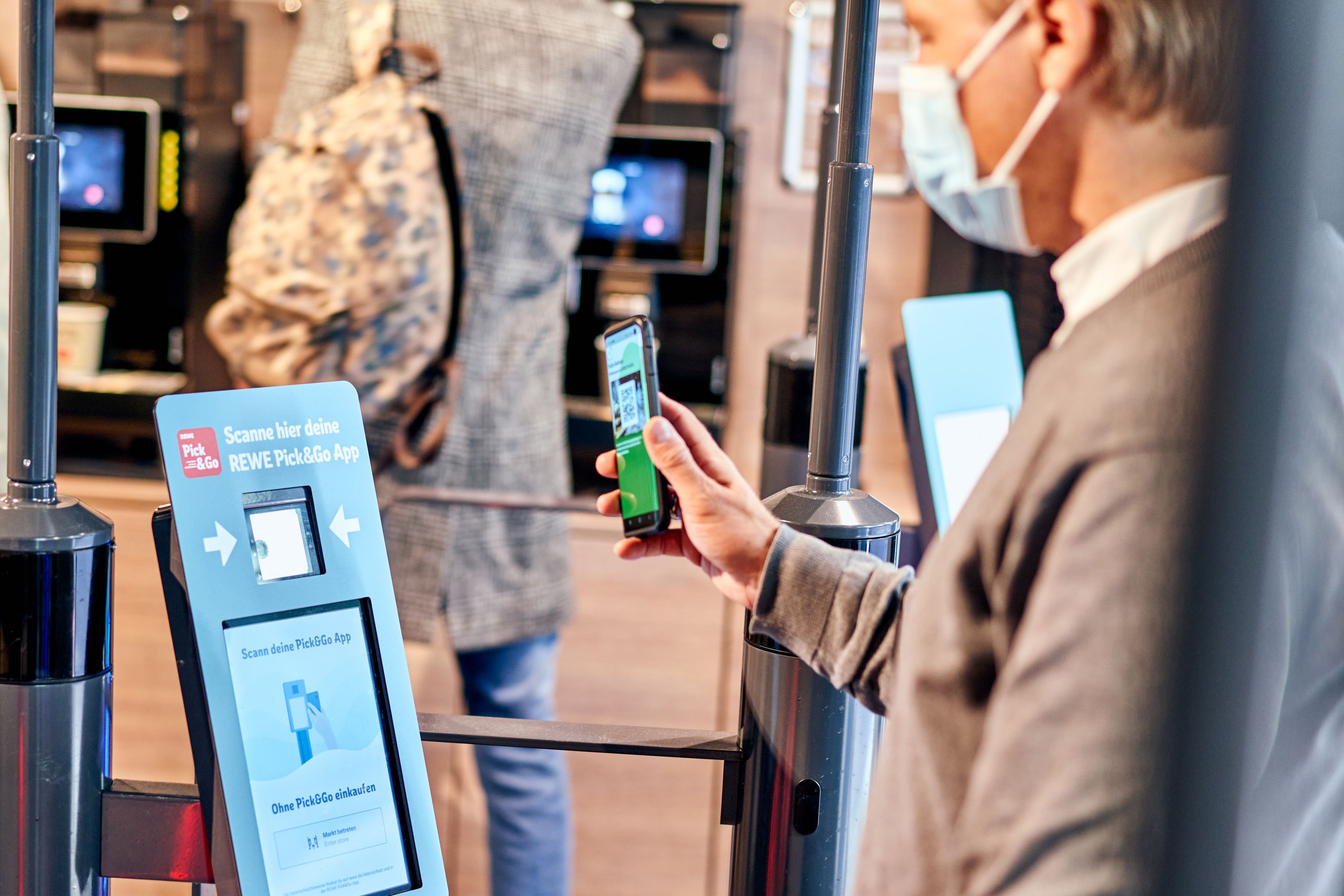 Check-in via App und  QR-Code beim Eingang