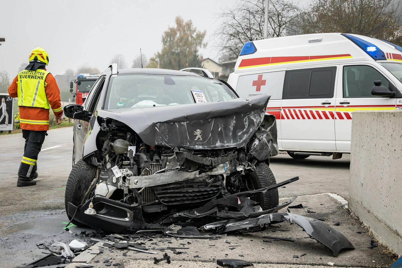 Obwohl Rettung und Notarzt rasch am Unfallort waren, erlag die Frau noch an Ort und Stelle ihren schweren Verletzungen.