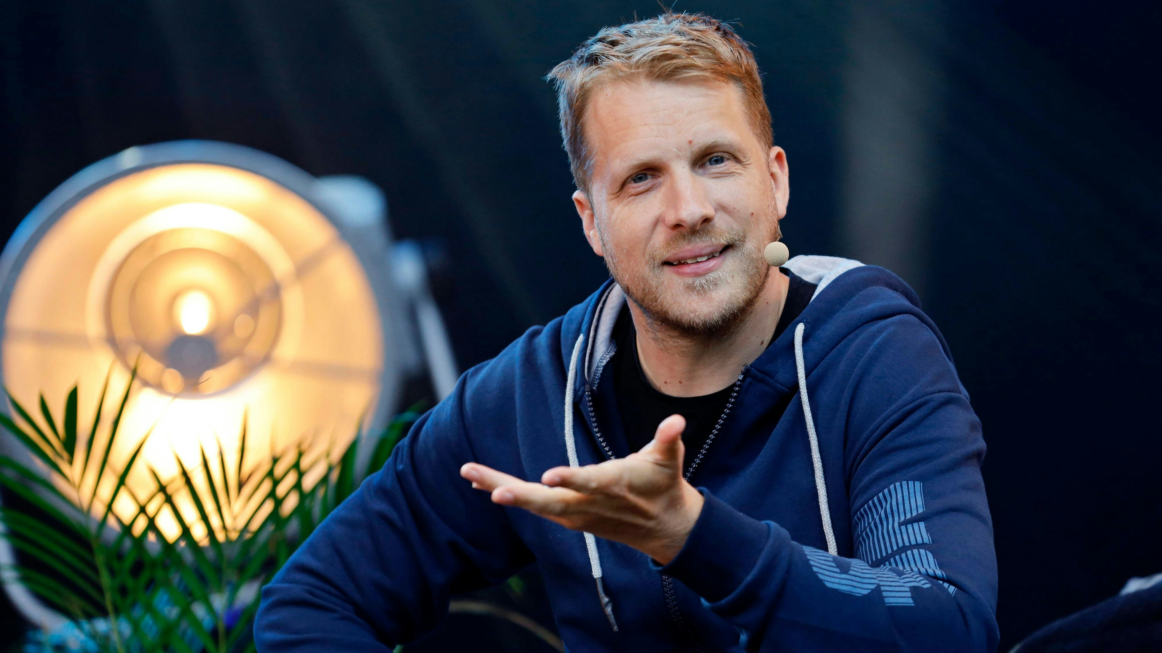 Oliver Pocher legt sich schon wieder mit Influencerin Anne Wünsche an.