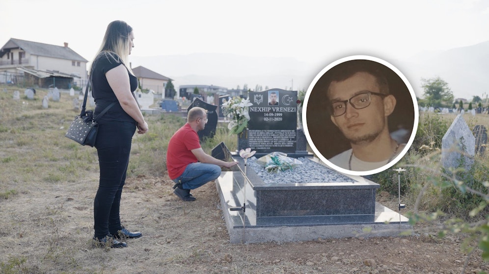 Keriman und Nasir V. (v.l.) haben ihren Sohn Nexhip (re.) in Mazedonien beerdigt.