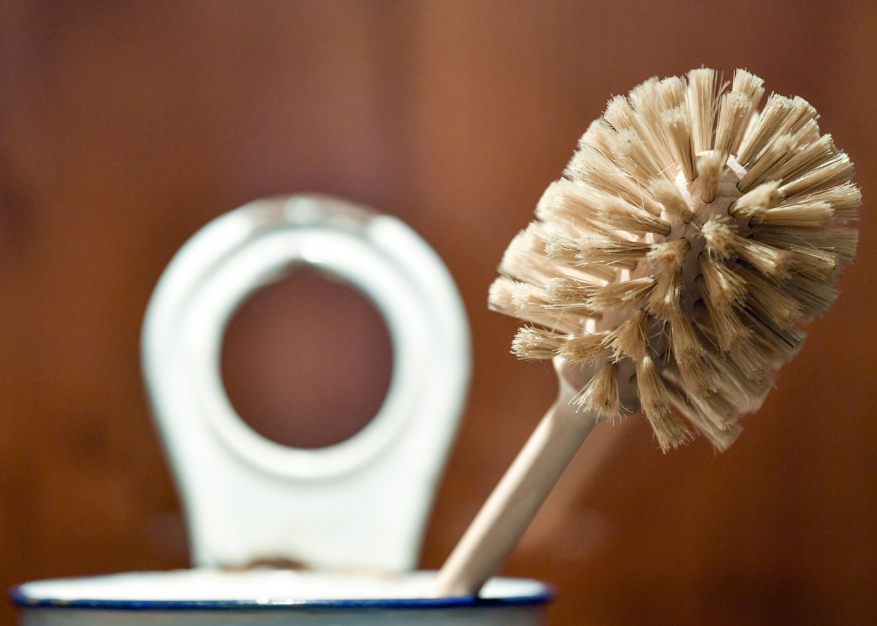 Heute.at - Prügel mit WC-Bürste, Frau schlägt mit Klodeckel zurück