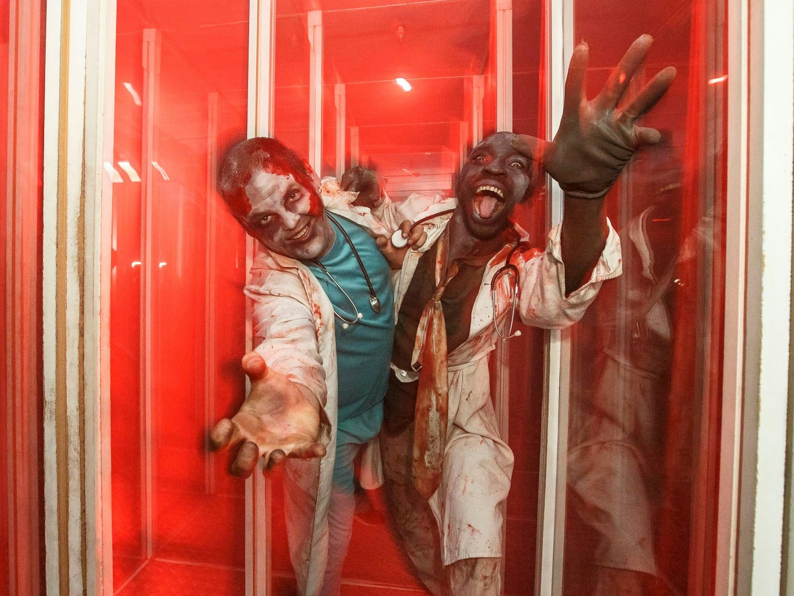 fototermin im horror labyrinth im prater anlässlich von halloween, zombie, dracula, vampir, 20171019 foto: helmut graf/tageszeitung heute