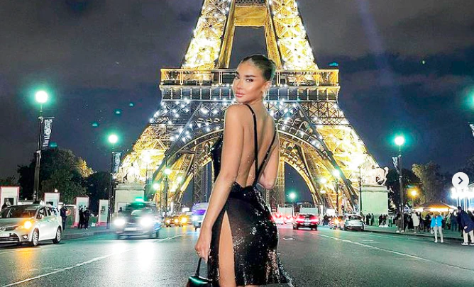 Jess Hunt "in Paris", lol