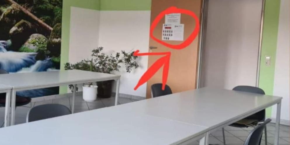 Der Aushang mit den Ungeimpften