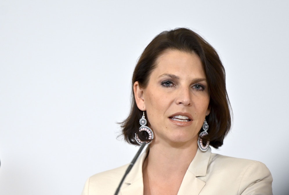 Karoline Edtstadler schließt sich Wolfgang Mückstein an. 