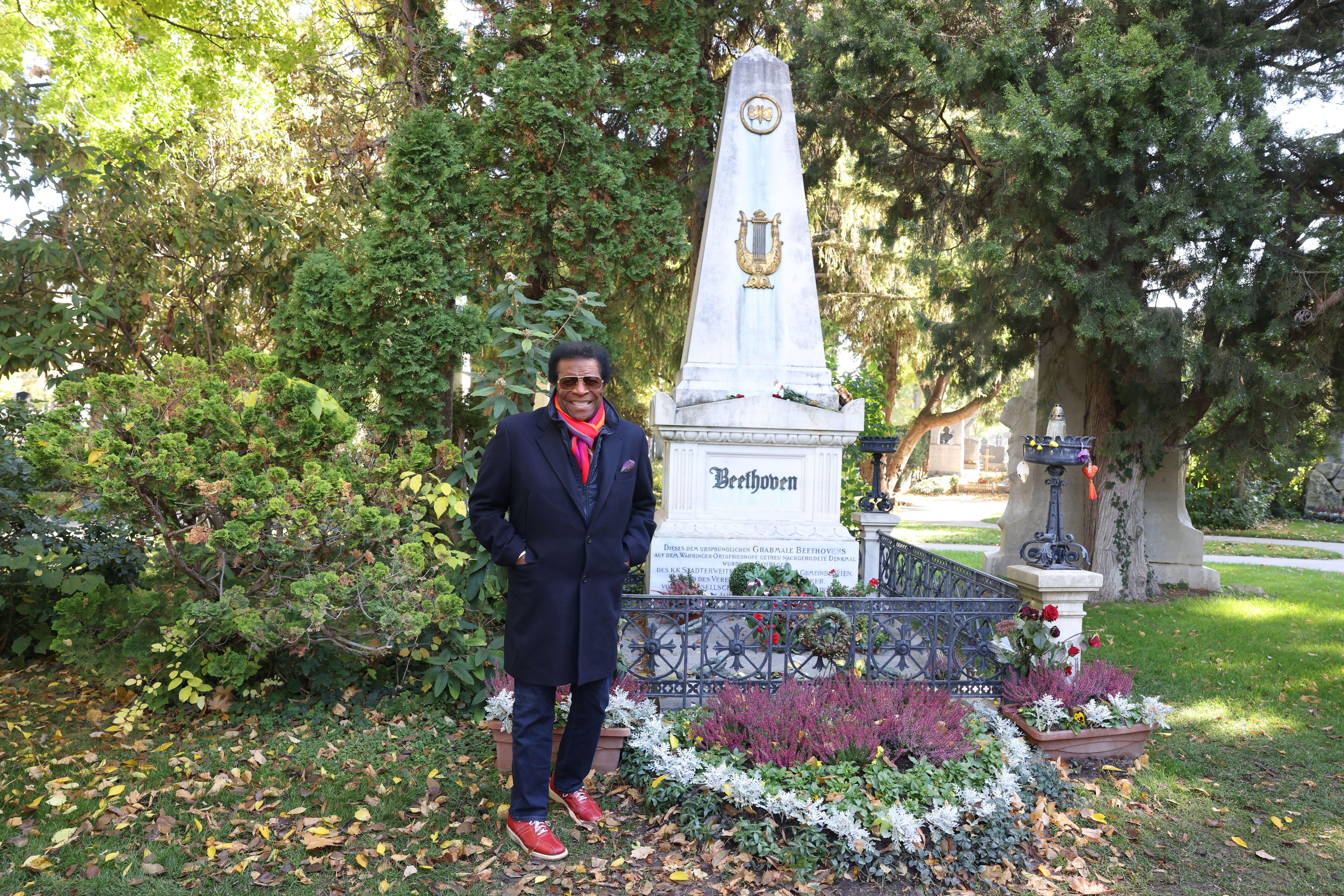 Schlagerstar Roberto Blanco wünscht sich, dass Ludwig van Beethoven exhumiert wird. "Er soll afrikanische Wurzeln haben".