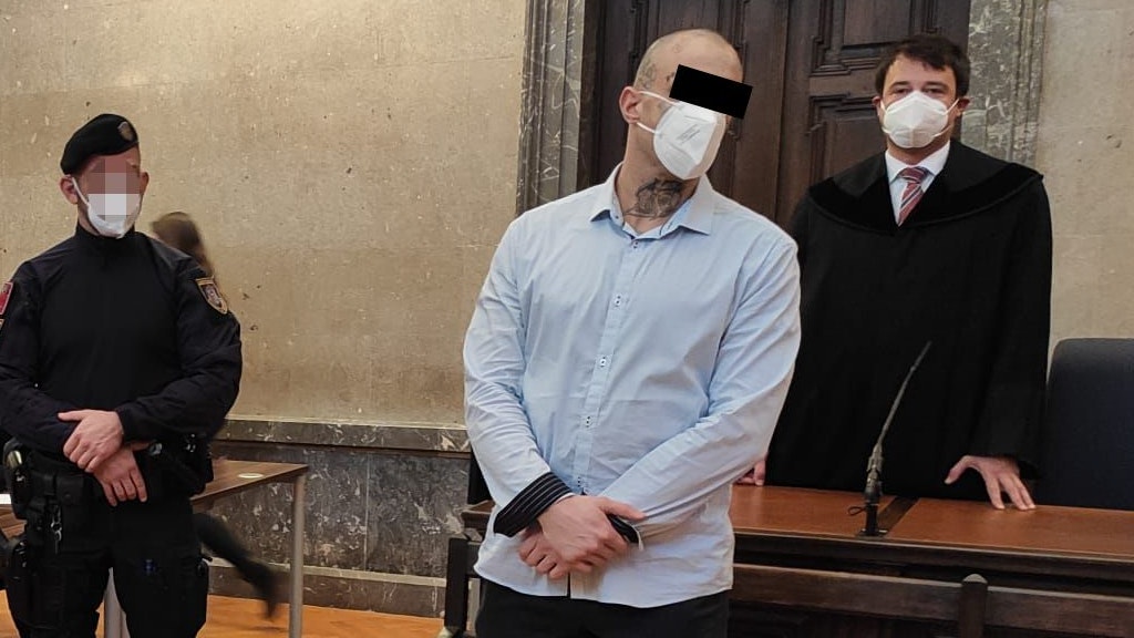 Der Angeklagte im Gerichtssaal entschuldigte sich beim Opfer.