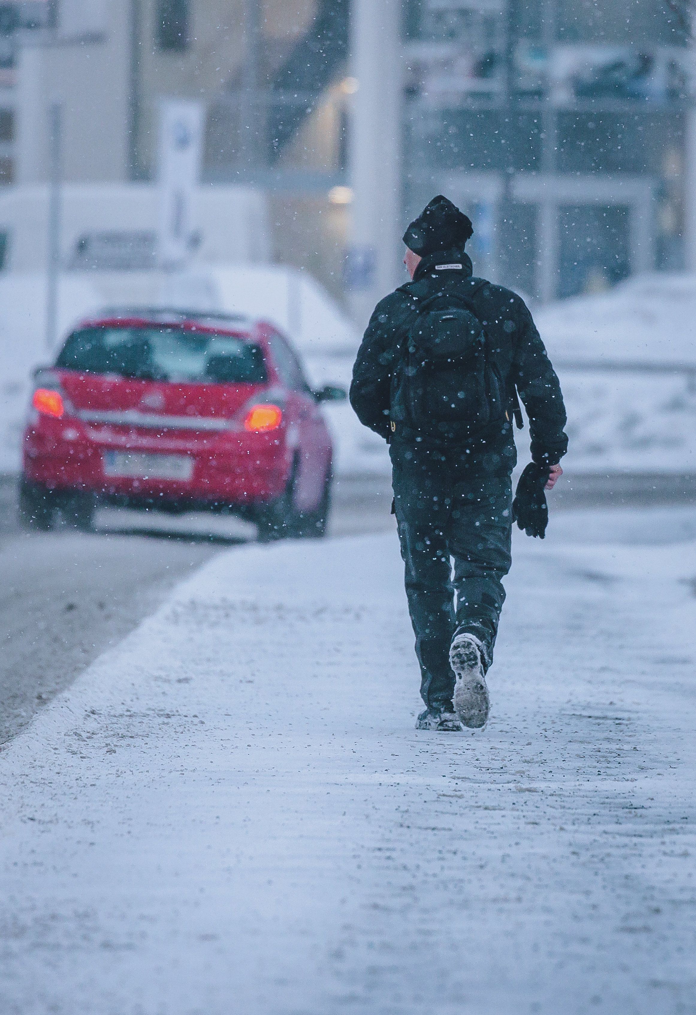 Ab 1. November sollte man ohne Winterreifen am Auto bei solcher Witterung lieber zu Fuß gehen – sonst droht Strafe!