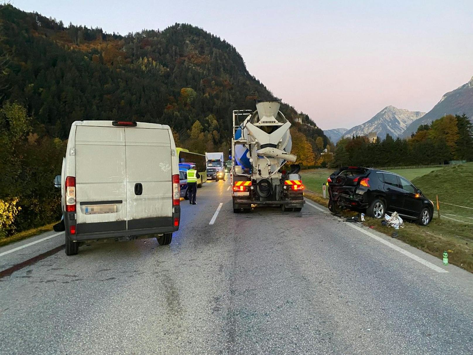 In Radfeld kam es am Donnerstagmorgen (28.10.2021) zu einem schweren Verkehrsunfall.