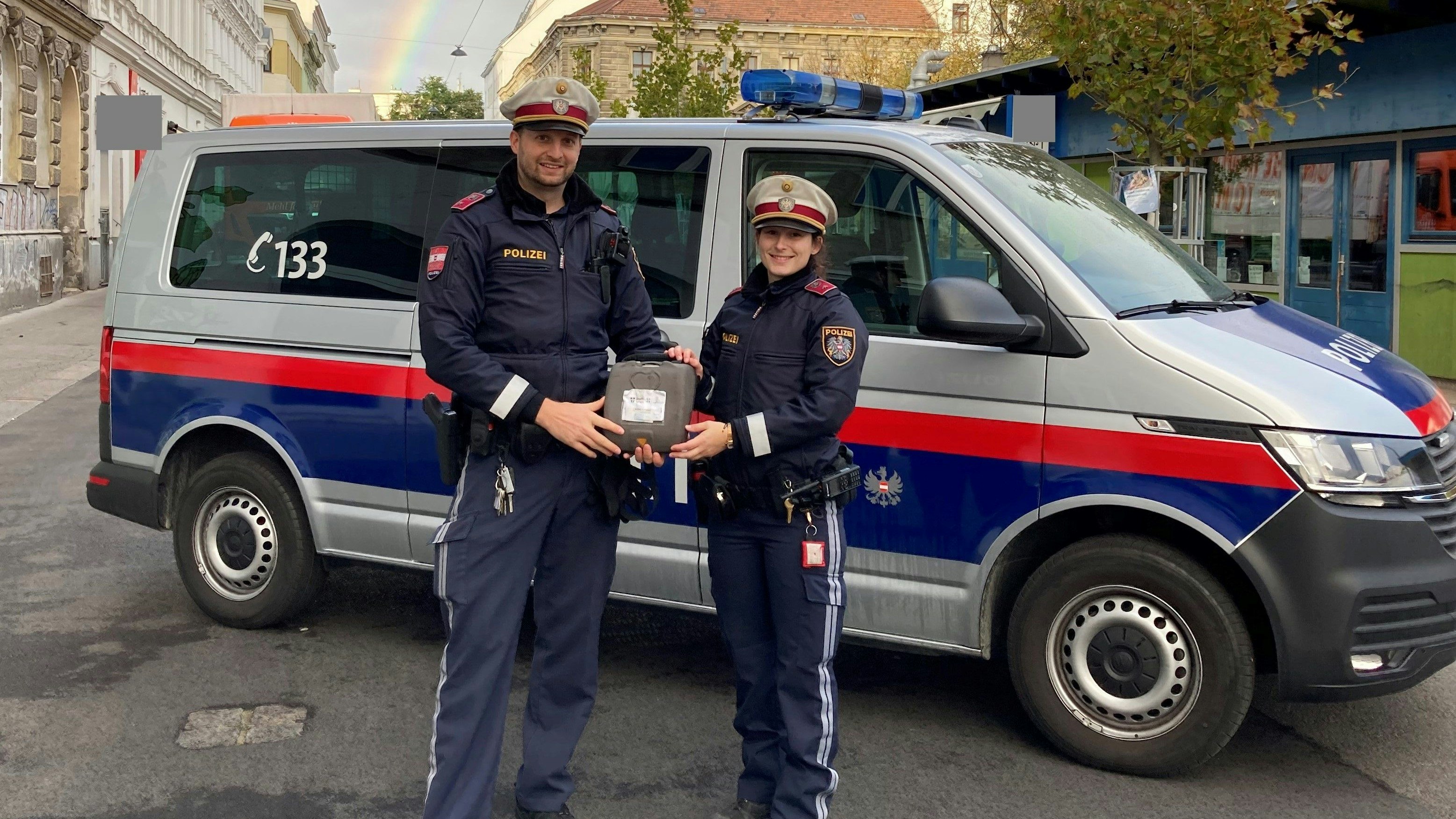 Die zwei Polizisten wurden zu Lebensrettern.