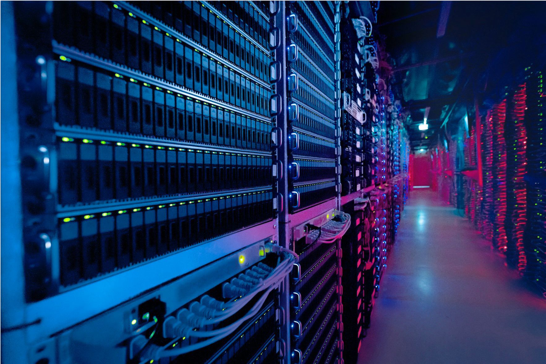 Download von www.picturedesk.com am 29.10.2021 (11:56).  *** SERVICEBILD *** This handout picture courtesy of OVHcloud shows the inside of the data center owned by French web provider OVHcloud, taken on February 9, 2017, in Beauharnois, near Montreal, Quebec. - With vast amounts of cheap and renewable electricity mostly generated from hydro dams, Quebec is seeing more and more tech giants setting up power-hungry data centres in the Canadian province With demand for cloud services soaring, fifty data centres now operate in Quebec, up from 39 just two years ago. .Many are owned by multinationals such as Amazon, the global leader in cloud computing through its subsidiary Amazon Web Services, as well as Microsoft, Google and IBM. (Photo by OVHcloud / AFP) / RESTRICTED TO EDITORIAL USE - MANDATORY CREDIT "AFP PHOTO / OVHcloud " - NO MARKETING - NO ADVERTISING CAMPAIGNS - DISTRIBUTED AS A SERVICE TO CLIENTS / To go with AFP story by Anne-Sophie THILL: "Quebec wants to be the new green and " affordable " Eldorado for data centers" - 20211022_PD11809 - Rechteinfo: Servicebild (SB) Bei diesem Bild ist PictureDesk ausschließlich technischer Dienstleister und stellt eine technische Bearbeitungsgebühr in Rechnung. PictureDesk ist weder Urheber noch Rechteinhaber. Die Nutzung liegt in alleiniger Verantwortung des Kunden. Nur für redaktionelle Nutzung! Werbliche Nutzung erfordert Freigabe: bitte schicken Sie uns eine Anfrage.
