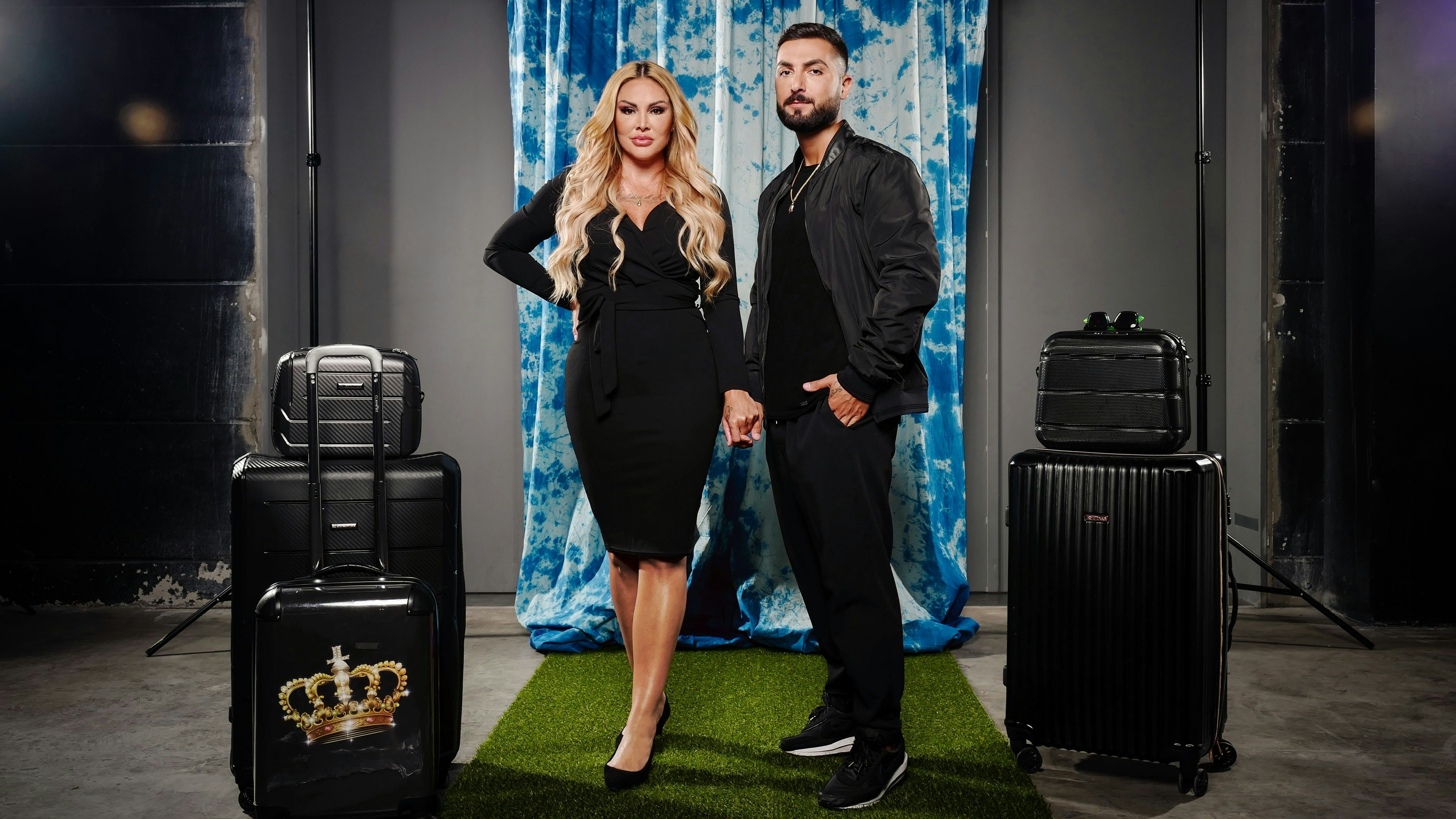 Download von www.picturedesk.com am 29.10.2021 (18:25).  ACT action_31229876 -- Lisha und Lou beim Fotoshooting für Das Sommerhaus der Stars - Kampf der Promipaare in Köln / 020720 - 20200702_PD13280 - Rechteinfo: Rights Managed (RM)