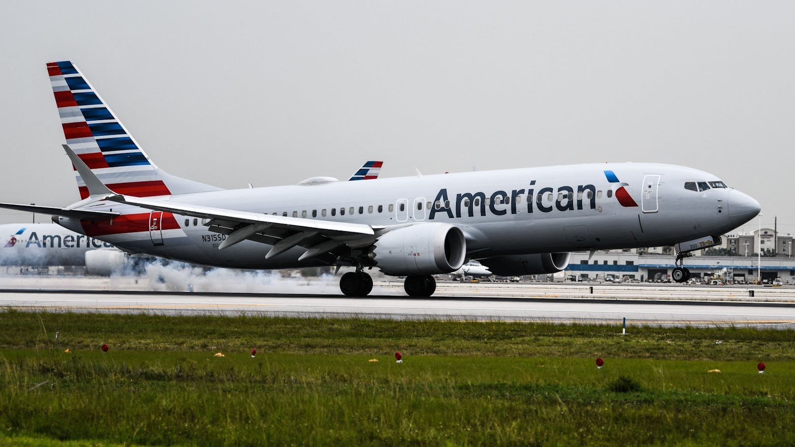 Eine Maschine von New York nach Kalifornien musste am Mittwochabend in Denver zwischenlanden, weil ein Passagier gegenüber einer Flugbegleiterin handgreiflich wurde.