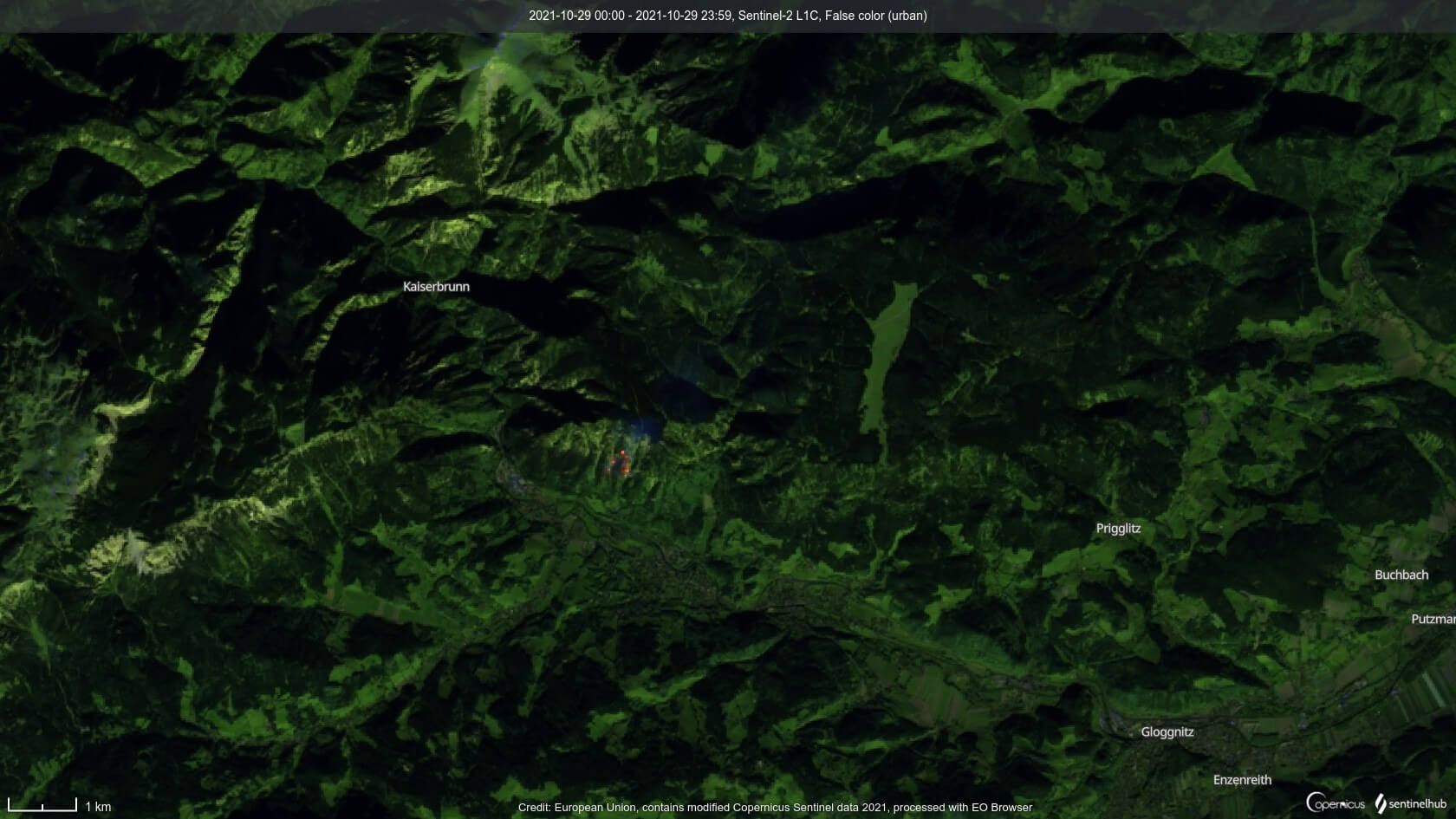 Satellitenbild vom Freitag, den 29. Oktober (Rot = Waldbrand)