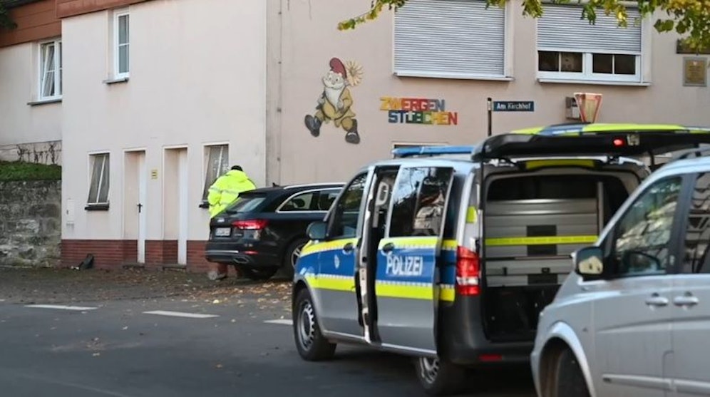 Ein Mädchen erlag den Verletzungen wenig später im Krankenhaus. 