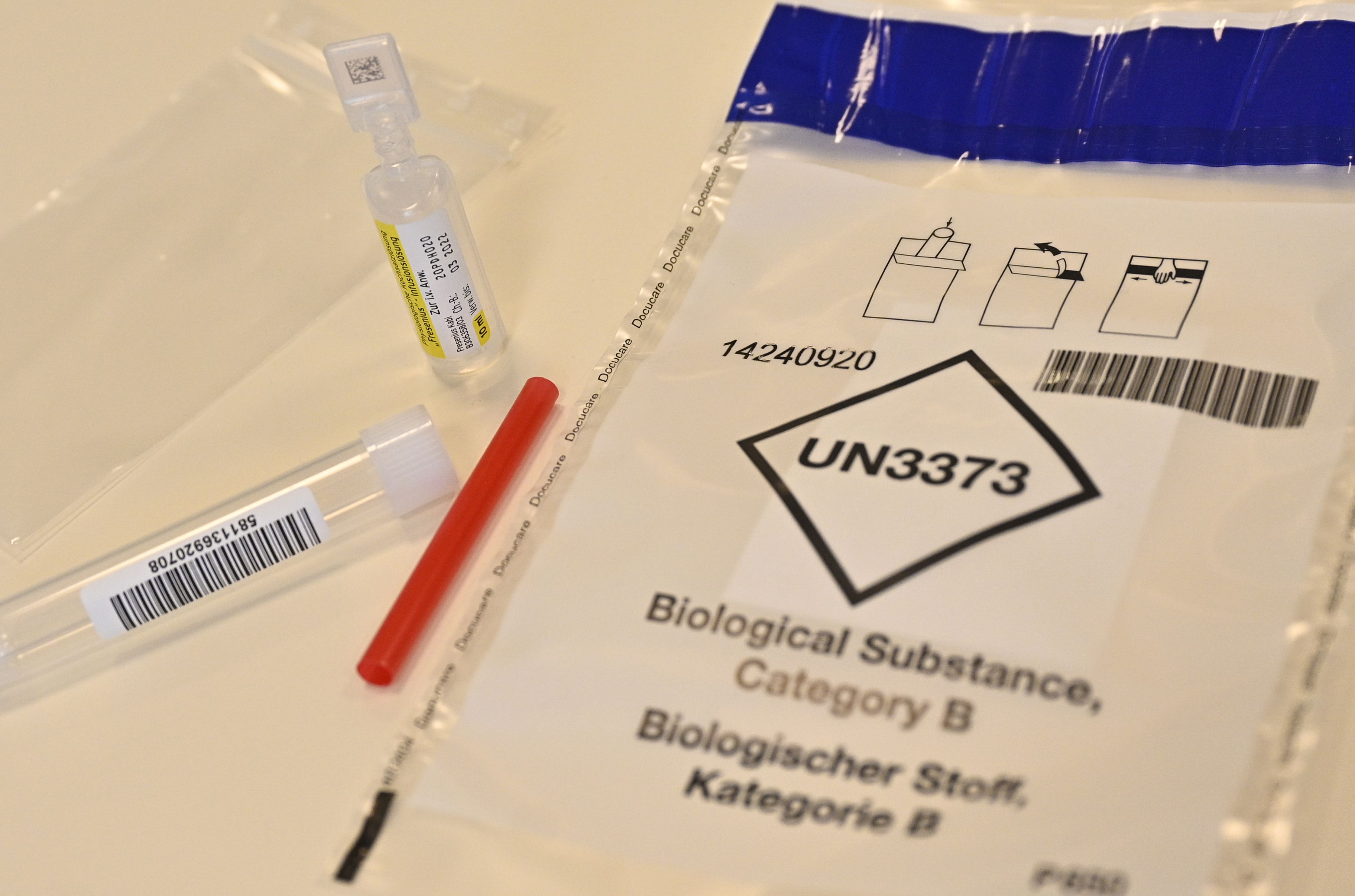 Download von www.picturedesk.com am 30.10.2021 (18:34).  ABD0060_20210118 - WIEN - ÖSTERREICH: Corona Gurgeltest zum Start der Corona - Gurgeltests für das Personal in Kindergärten und Schulen am Montag, 18. Jänner 2021 in Wien. - FOTO: APA/HANS PUNZ - 20210118_PD2892 - Rechteinfo: Rights Managed (RM)