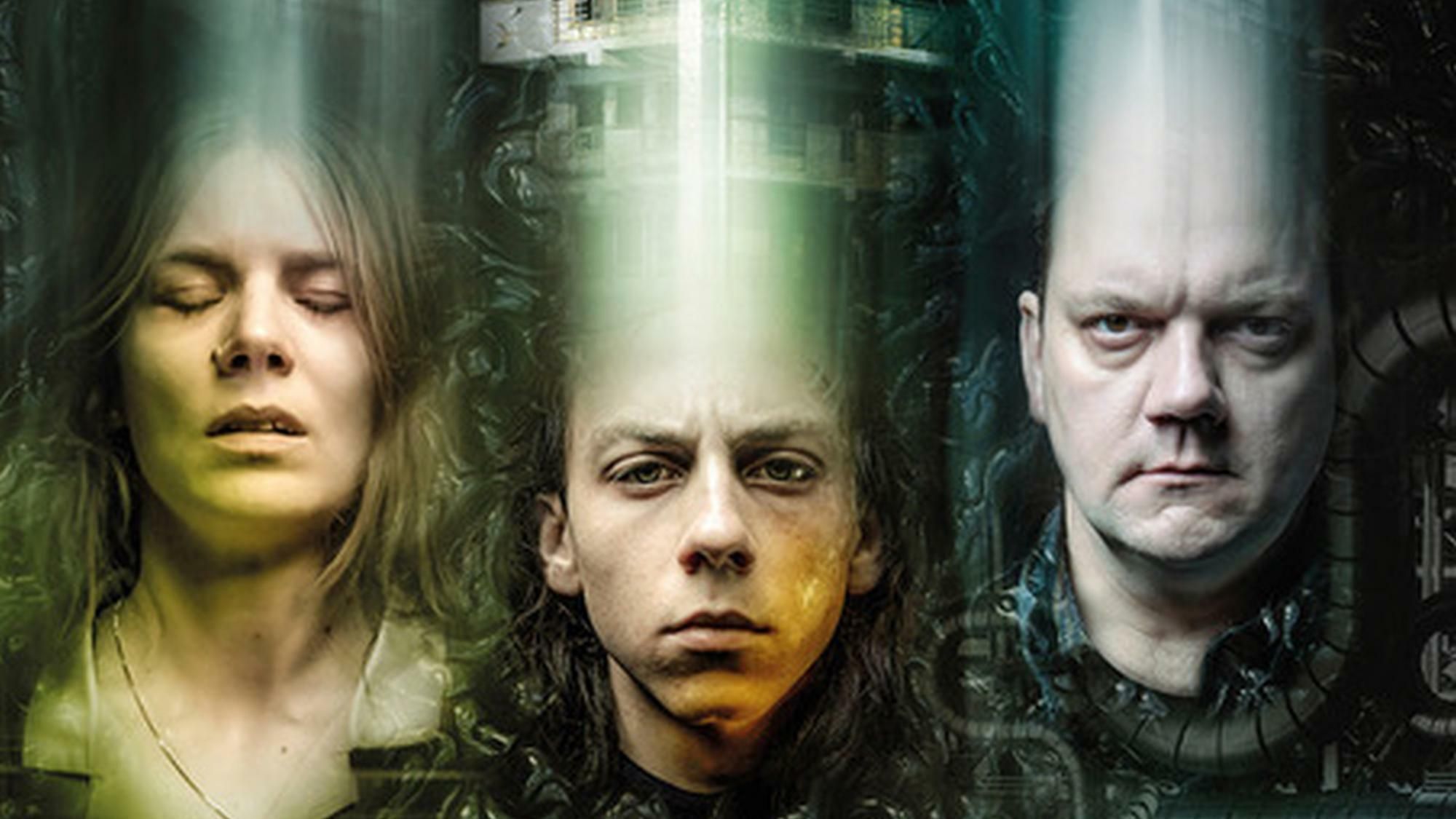 "Hausen" auf Sky: Der 16-jährige Juri und sein Vater ziehen in einen alten Plattenbau. Schon bald bemerkt der Junge, dass das Gebäude ein bösartiges Eigenleben besitzt und vom Kummer der Bewohner zehrt. Gemeinsam mit den anderen Mietern muss er dagegen ankämpfen.