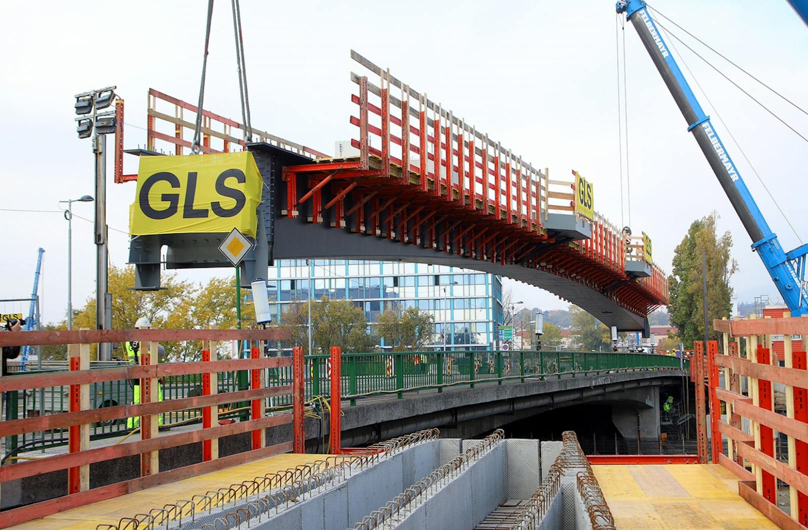 Die Ersatzbrücke wird nach der Sanierung zum Rad- und Fußweg mit barrierefreier Anbindung an den Donaukanal.