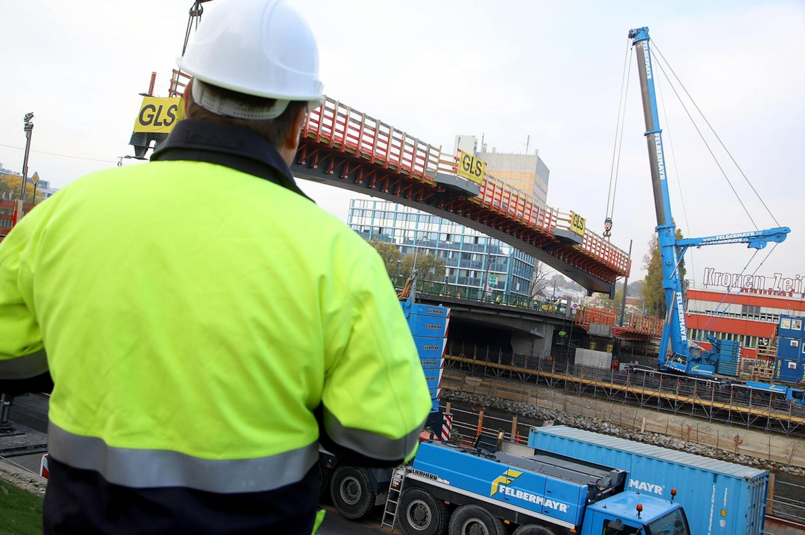 Die Ersatzbrücke wird nach der Sanierung zum Rad- und Fußweg mit barrierefreier Anbindung an den Donaukanal.