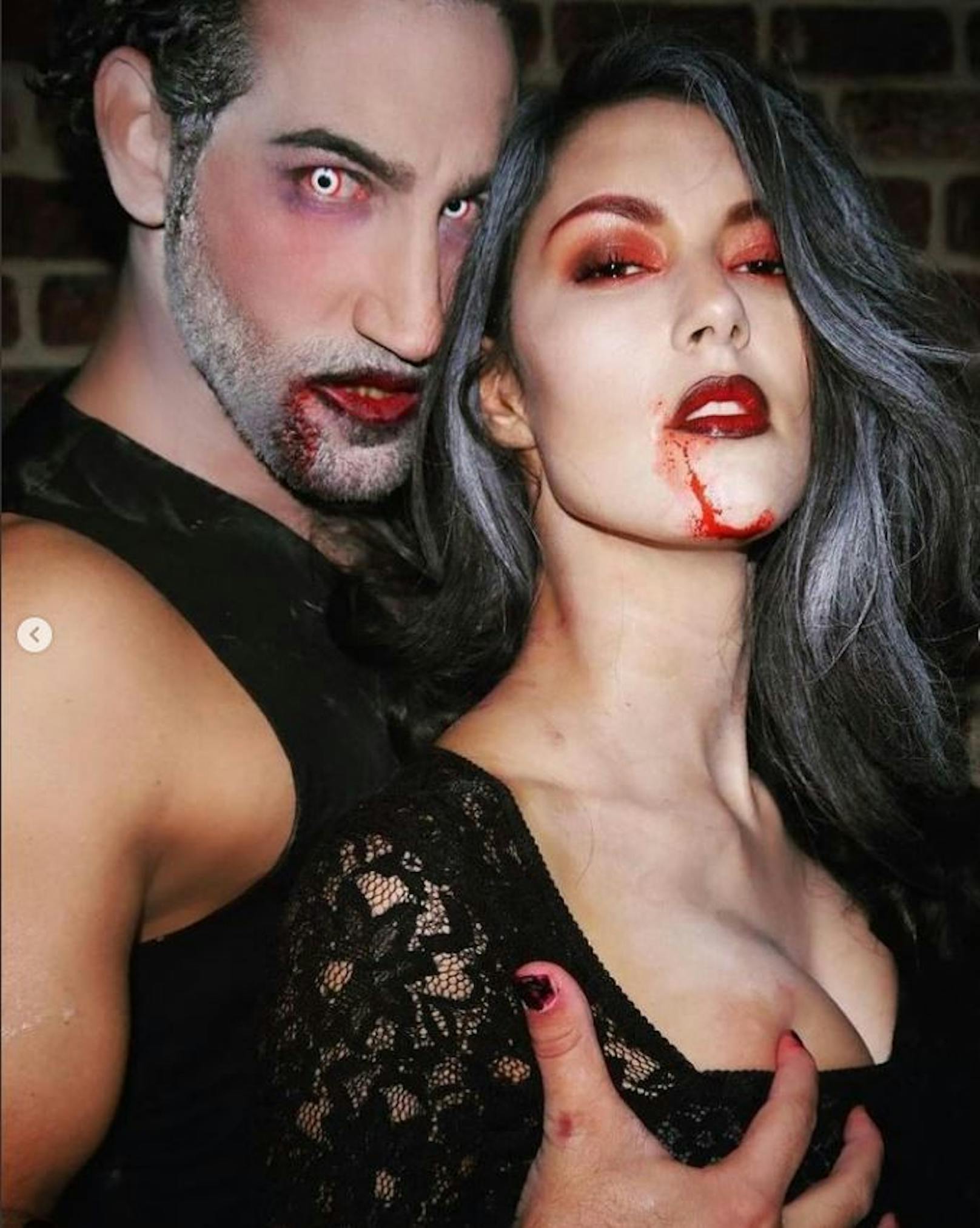 Kann auch gruselig: Model Rebecca Mir als sexy Vampir zu Halloween.