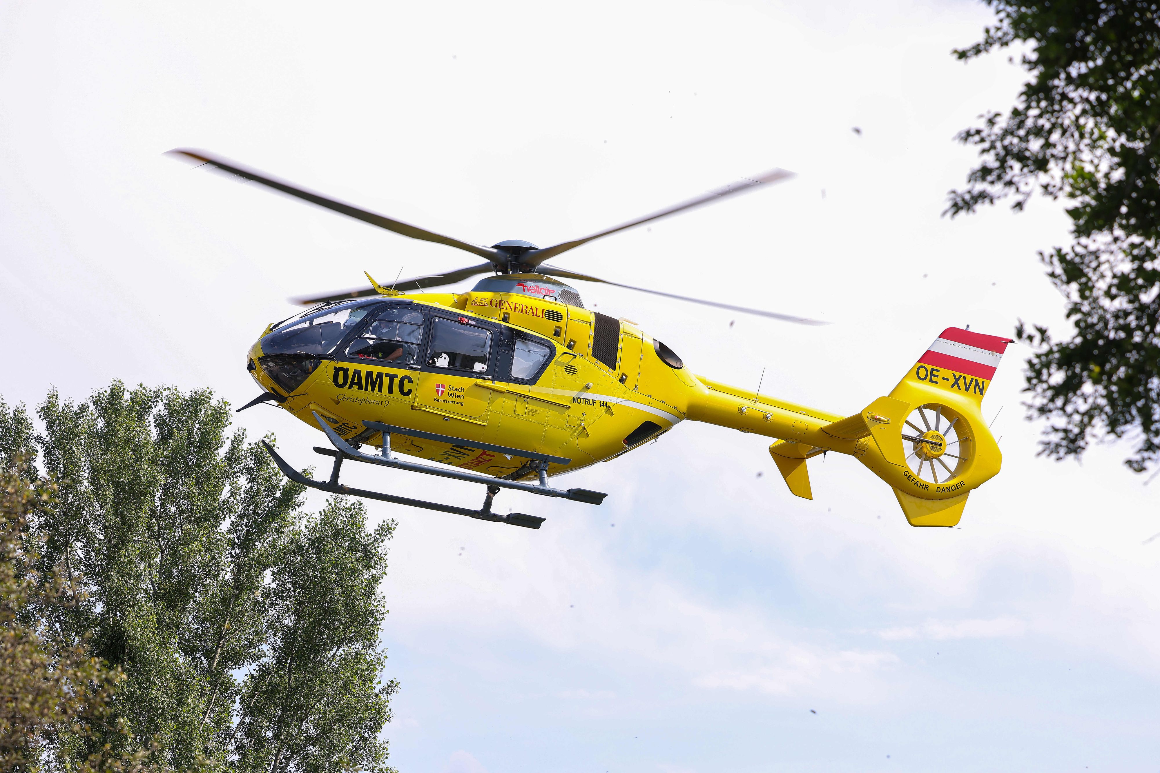  Der Schwerverletzte wurde mit dem Notarzthubschrauber nach Innsbruck gebracht.