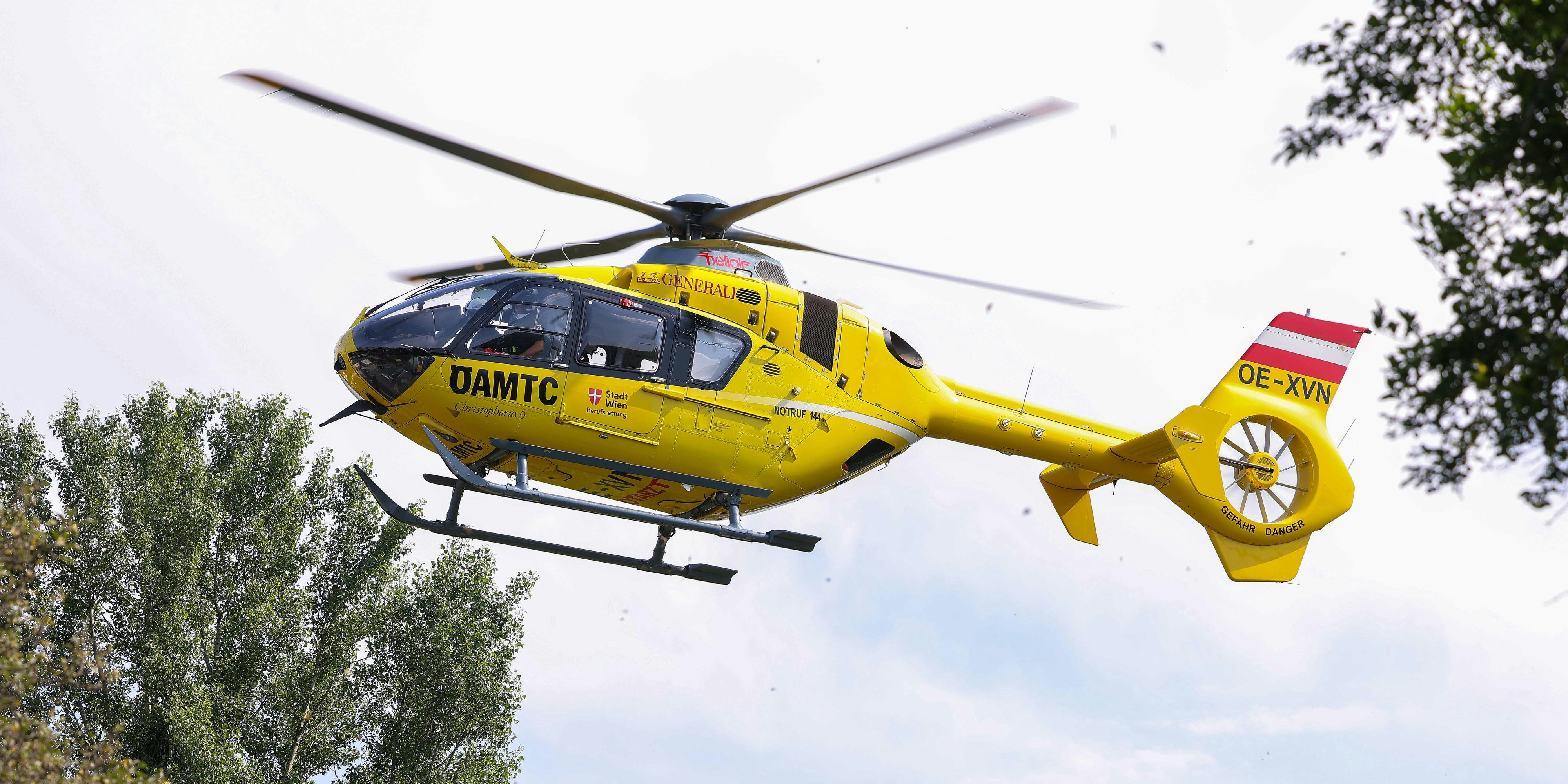  Der Schwerverletzte wurde mit dem Notarzthubschrauber nach Innsbruck gebracht.