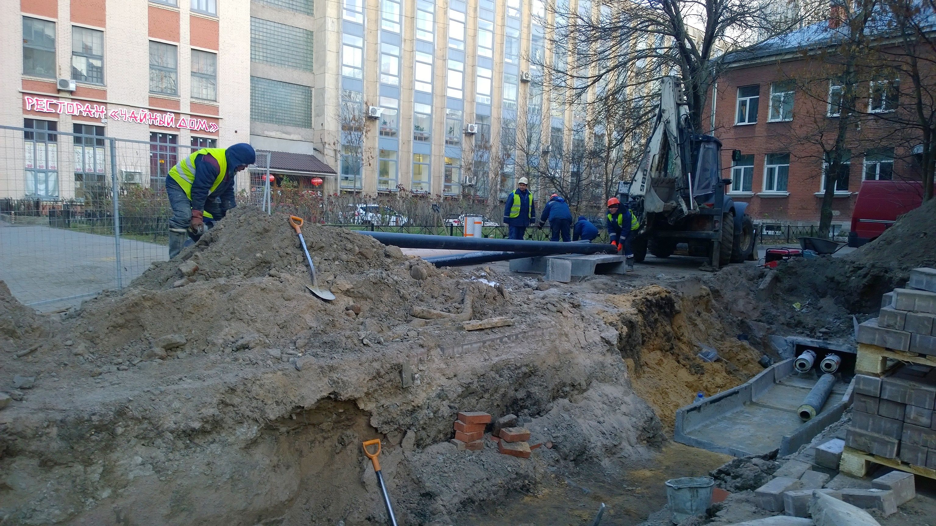 Hinweise auf Fremdverschulden ergaben sich nicht, Ursache für den Sturz in die Baugrube dürfte ein Herzinfarkt gewesen sein.