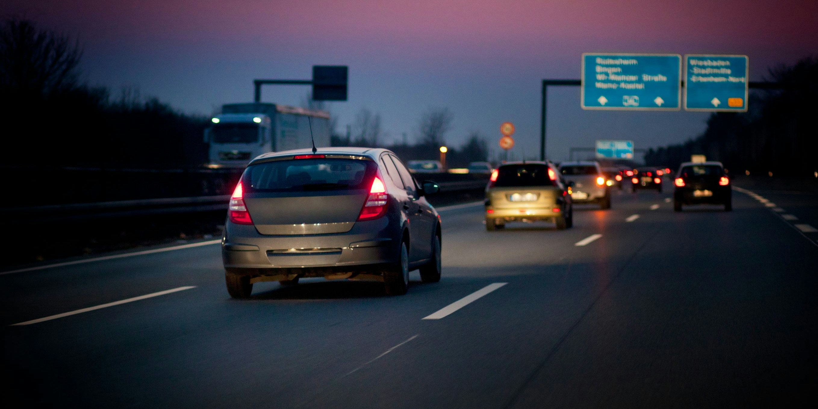 Der tödliche Unfall dürfte sich kurz vor 4 Uhr Früh zugetragen haben (Symbolbild).