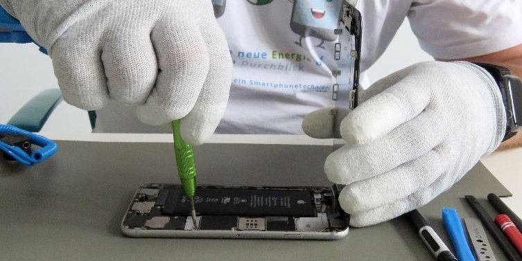 Auch Handy-Reparaturen werden mit bis zu 100 Euro gefördert.