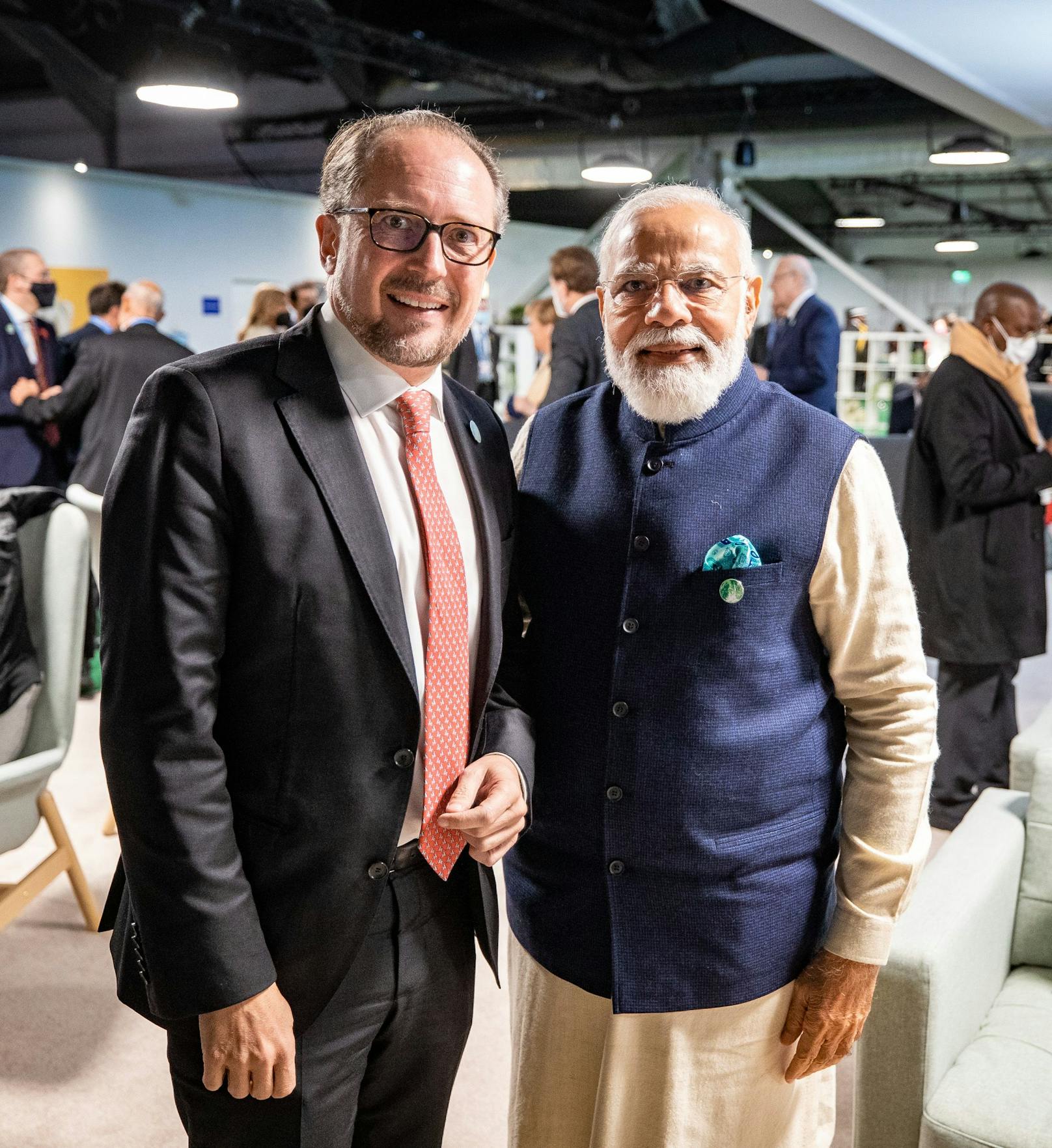 <strong>Alexander Schallenberg</strong> und der indische Premier <strong>Narendra Modi</strong> (r.) im Rahmen des COP26-Gipfels.
