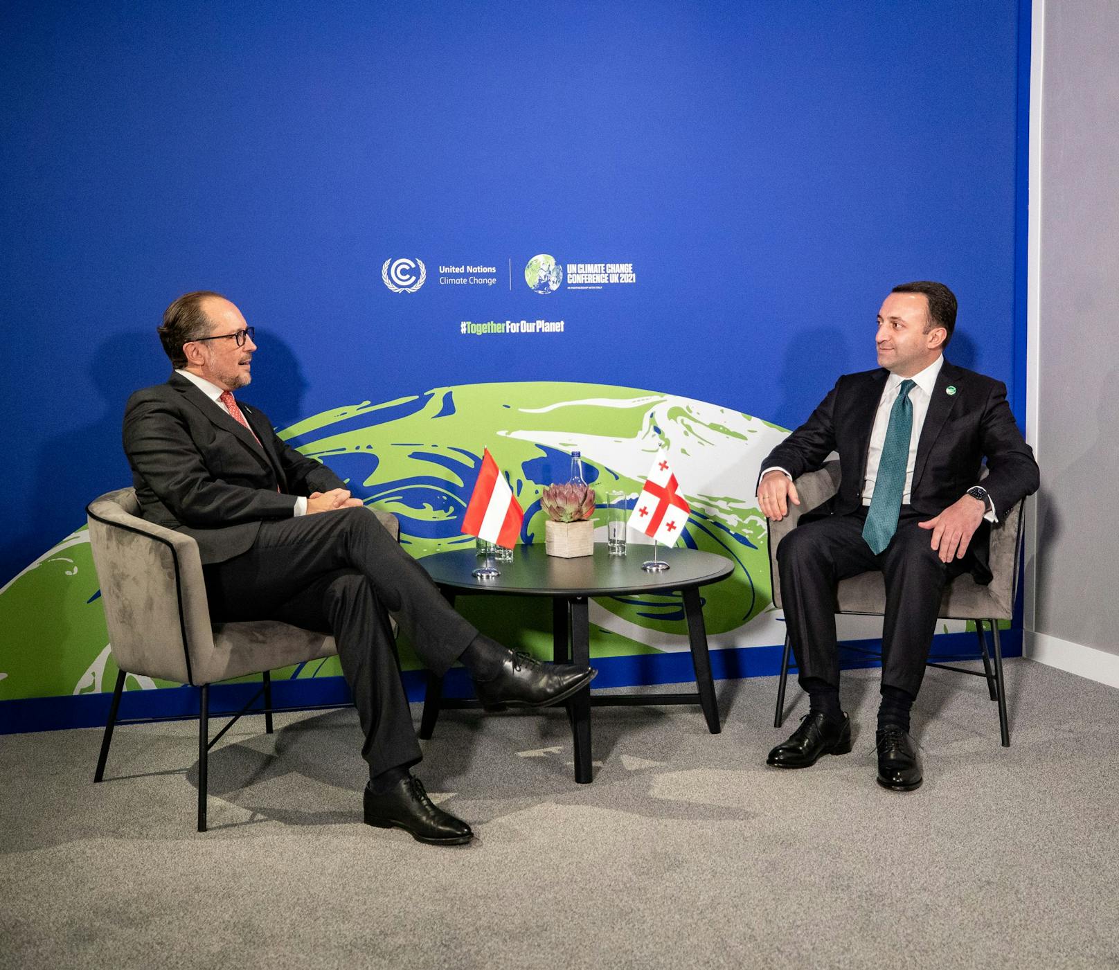 <strong>Alexander Schallenberg</strong> und der georgischen PM <strong>Irakli Gharibaschwili</strong> im Rahmen des COP26-Gipfels.