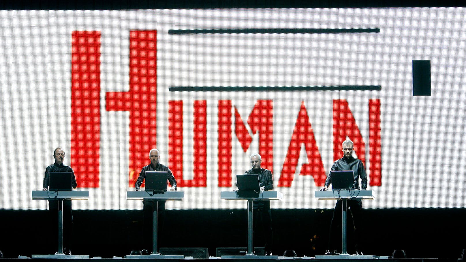 Als erste deutsche Band wurden am Wochenende <strong>Kraftwerk</strong> in die "Rock and Roll Hall of Fame" aufgenommen. (Das Bild zeigt die Band bei ihrem Auftritt am Coachella Music Festival 2008)