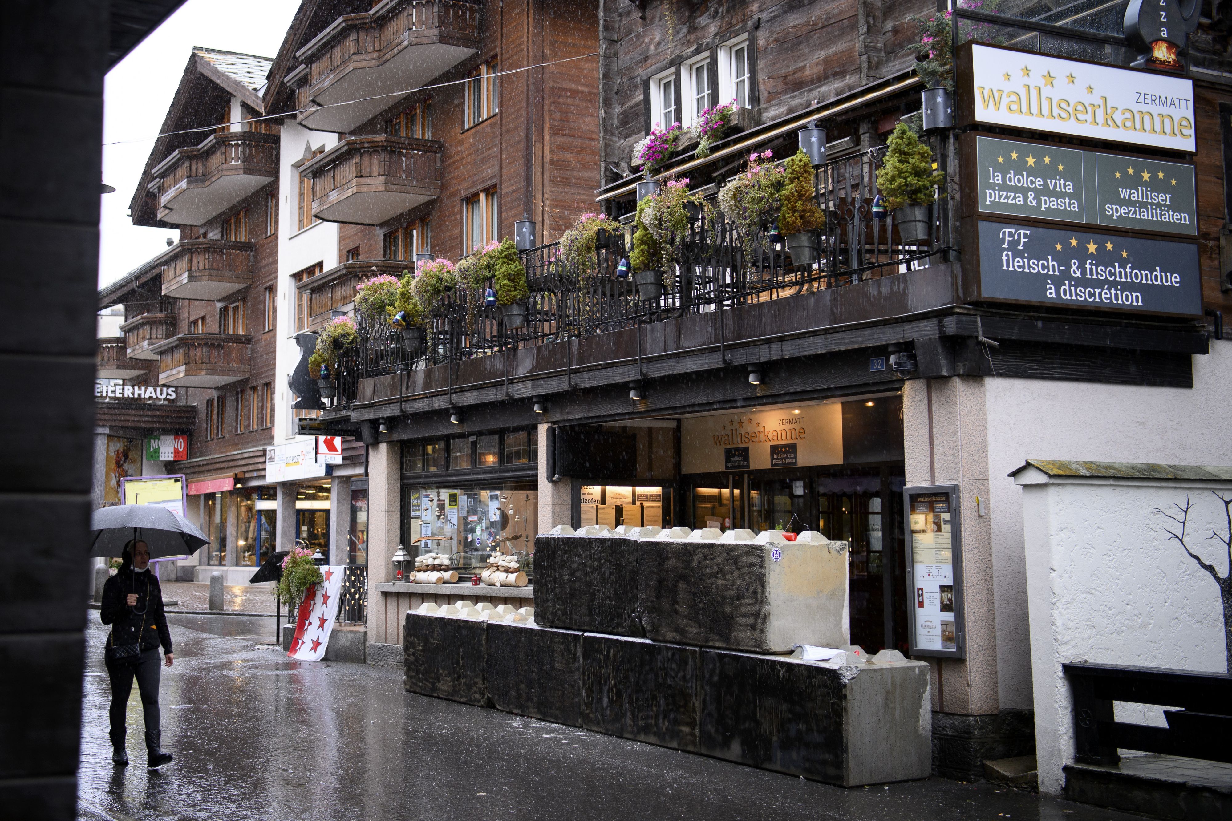 Betonblöcke vor der 