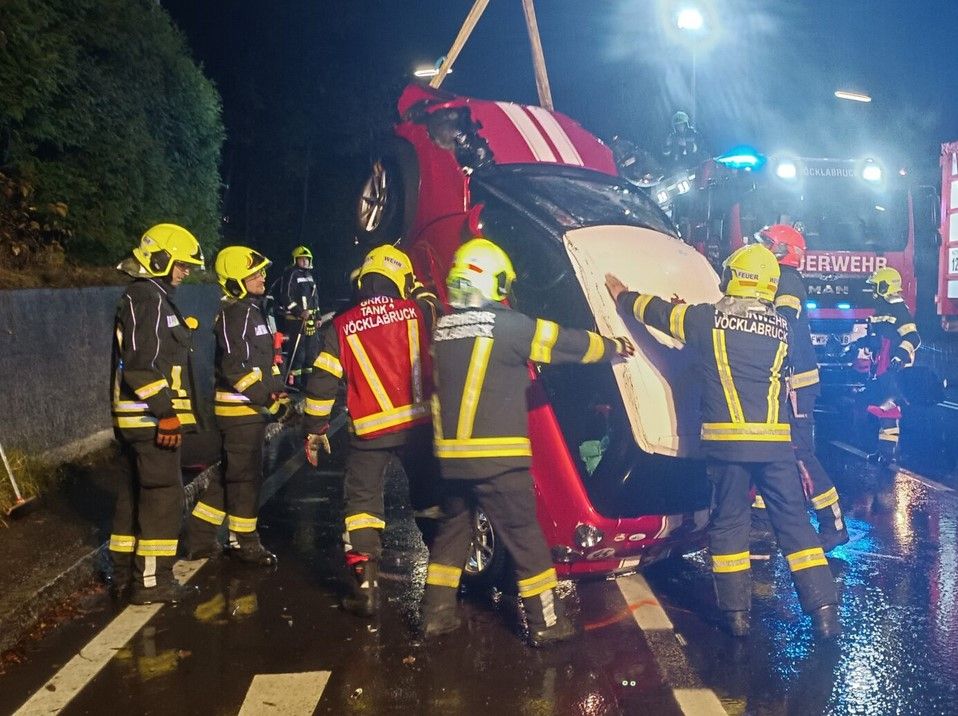 Passanten befreiten die Insassen, noch bevor die Einsatzkräfte vor Ort waren.