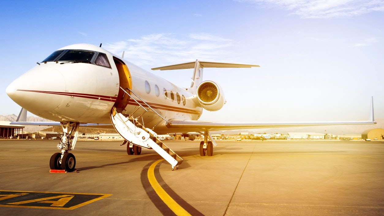 Dass zahlreiche Klima-Teilnehmer in Privatjets anrauschen, stößt vielen sauer auf.