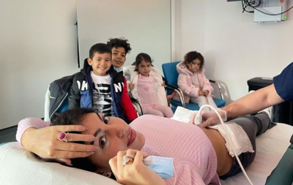 Georgina Rodriguez und die vier Kinder von Cristiano Ronaldo.