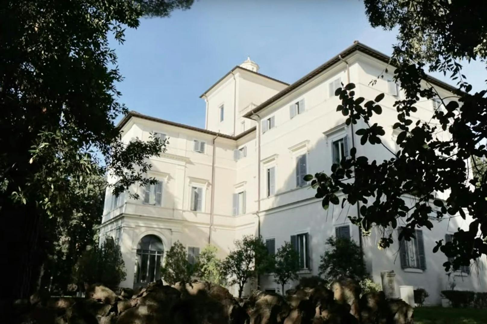 Das Casino di Villa Boncompagni Ludovisi, viel mehr bekannt als Villa Aurora, soll mit einem Eröffnungsgebot von 471 Millionen Euro versteigert werden. Zwei Haken gibt es allerdings.