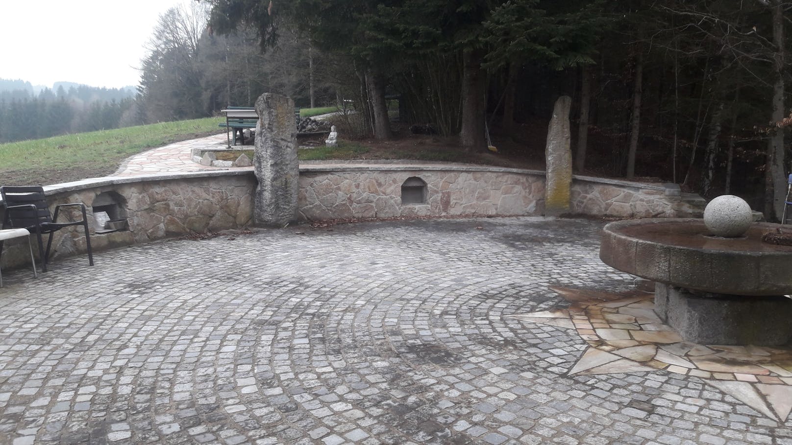 Der Steinkreis wurde Ende des vergangenen Jahres als Kraftplatz für die Öffentlichkeit eröffnet.