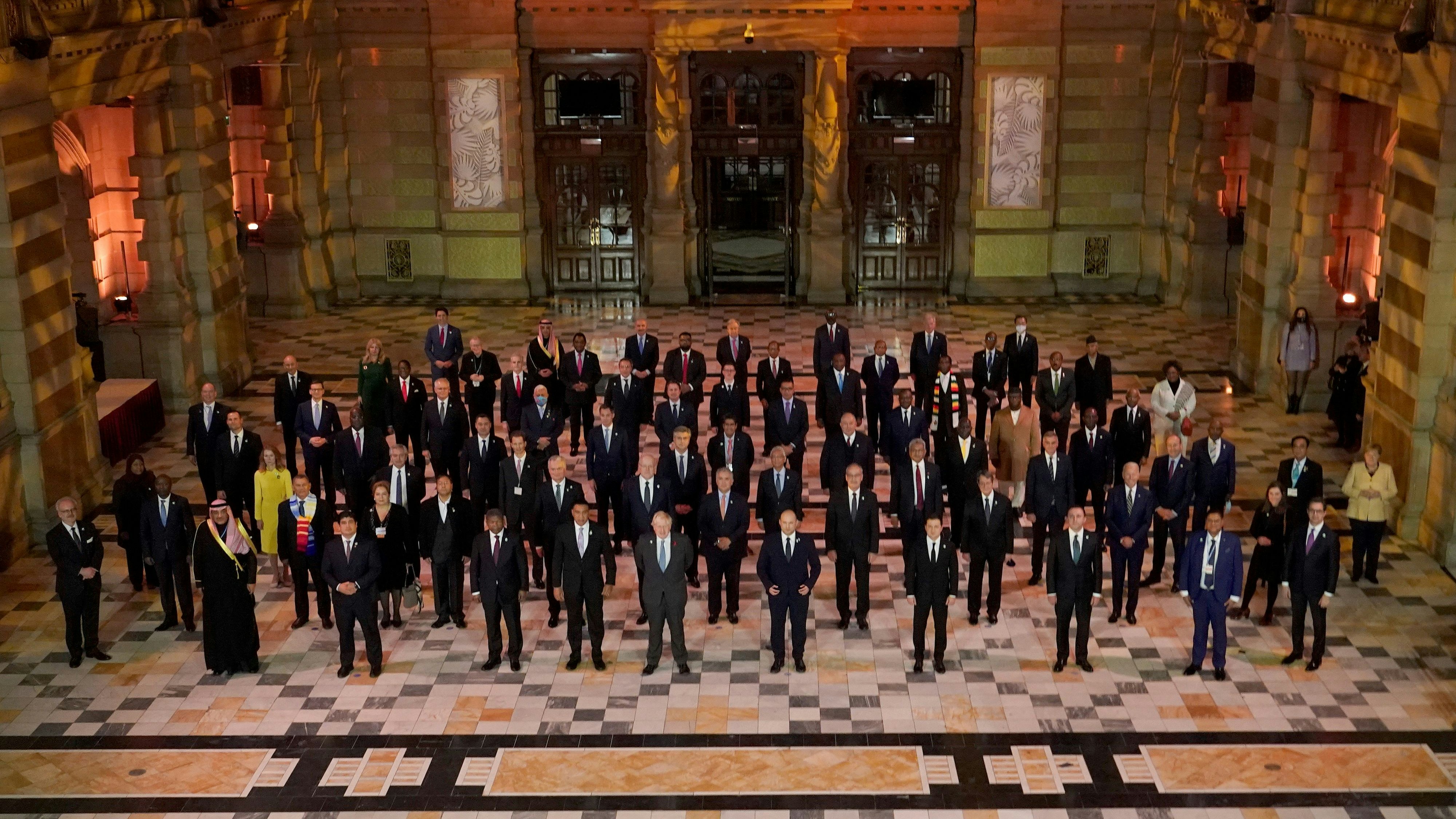 Hier muss man genauer hinschauen: Nur sieben Frauen sind auf dem Foto vertreten.