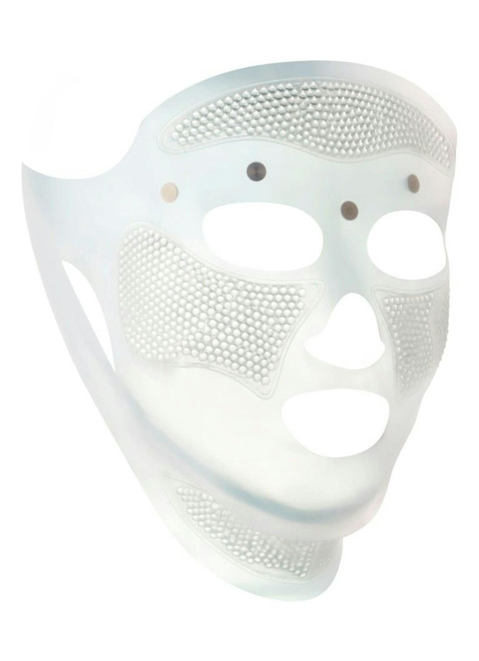 Die Cryo-Recovery Face Mask von Maskenbildnerin Charlotte Tilbury kannst du bereits um 63 Euro kaufen und alle Beauty-Vorzüge genießen.