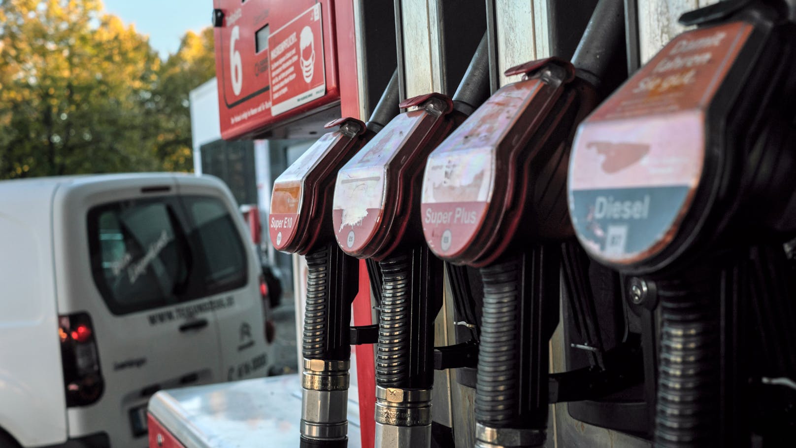 Österreich zählt im europäischen Vergleich weiterhin zu jenen Ländern, in denen Benzin und Diesel billiger sind als im EU-Schnitt