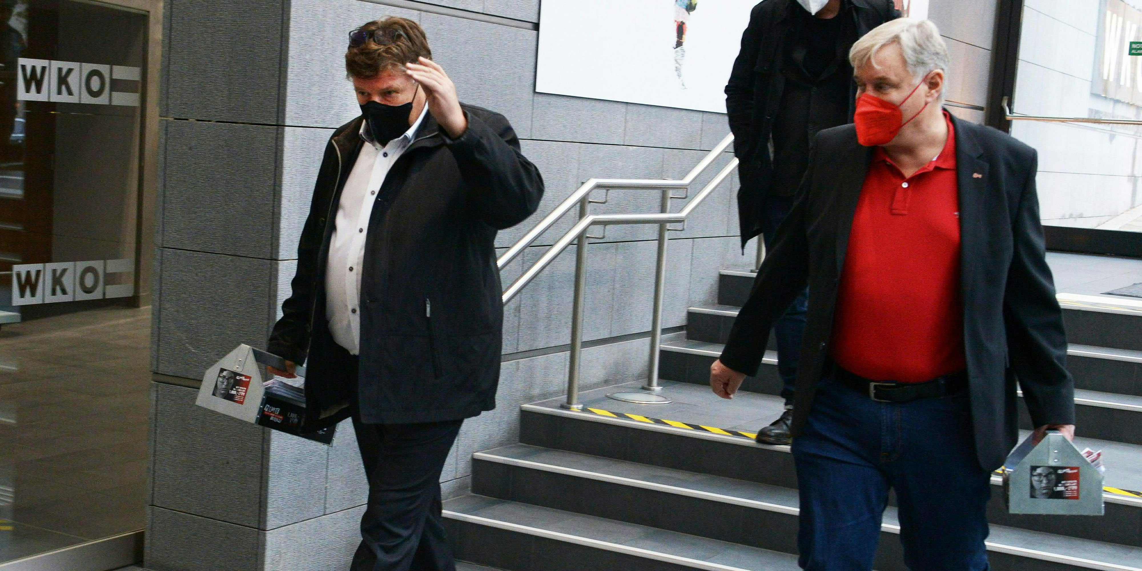 Die Arbeitnehmervertreter haben sich beim ÖGB vorsorglich eine Streikfreigabe geholt. Im Bild: PRO-GE Chefverhandler Rainer Wimmer und der Bundesgeschäftsführer der GPA-djp Karl Dürtscher.