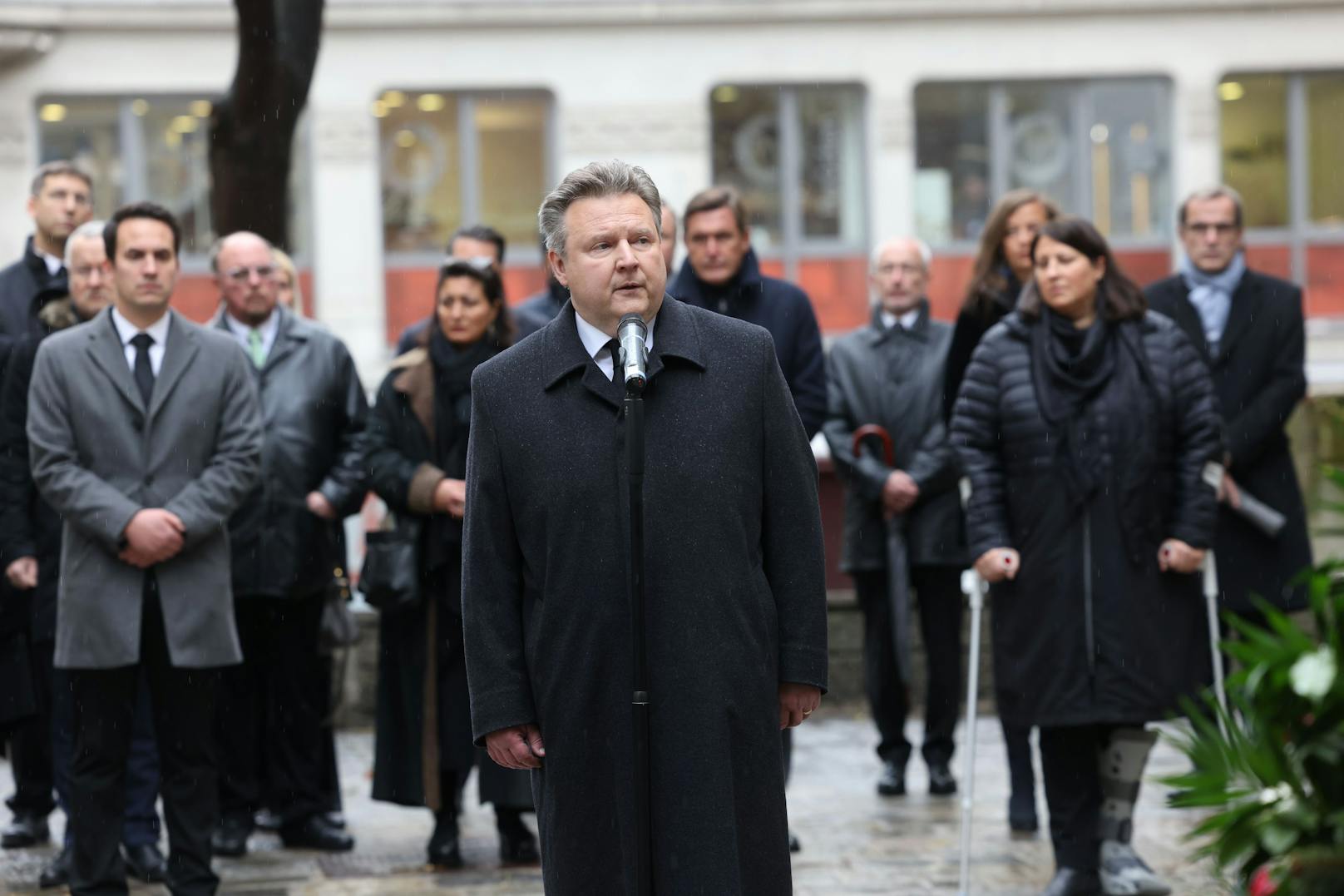 Bürgermeister Michael Ludwig und die gesamte Wiener Stadtregierung gedenken den Opfern des Terroranschlags.