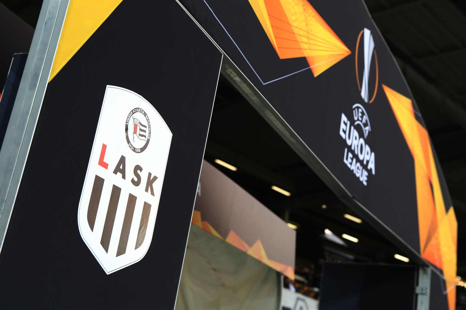 Der LASK reist per Flugzeug von Linz nach Klagenfurt. 