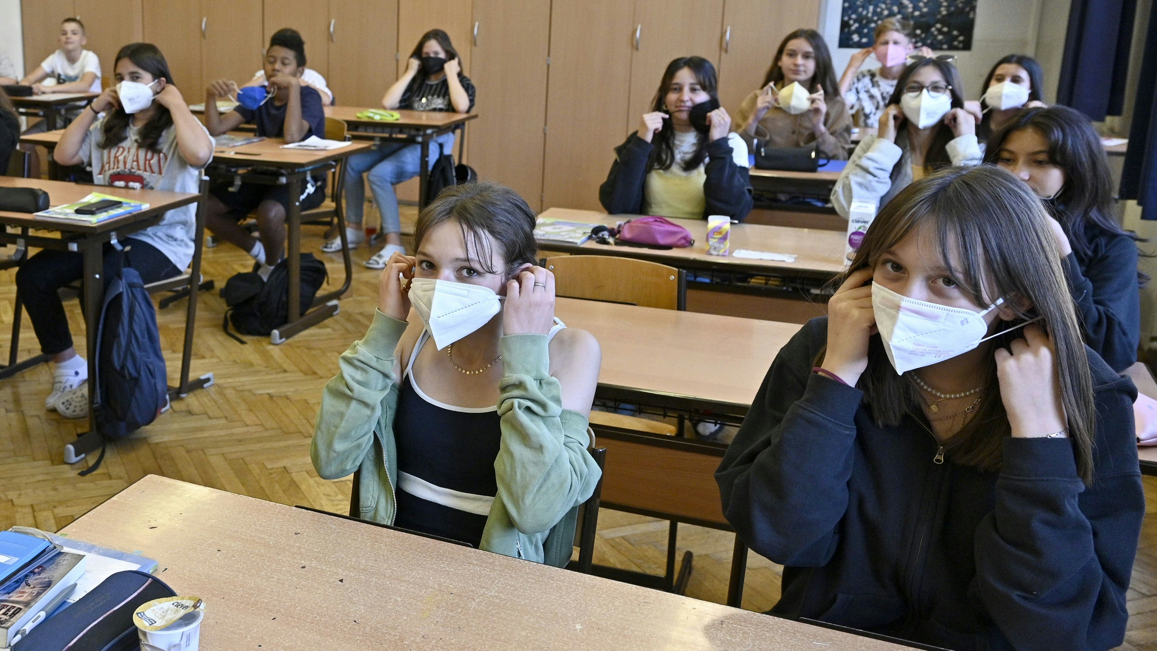 Ab Stufe 3 im Stufenplan müssen Oberstufenschüler wieder eine Maske im Unterricht tragen.