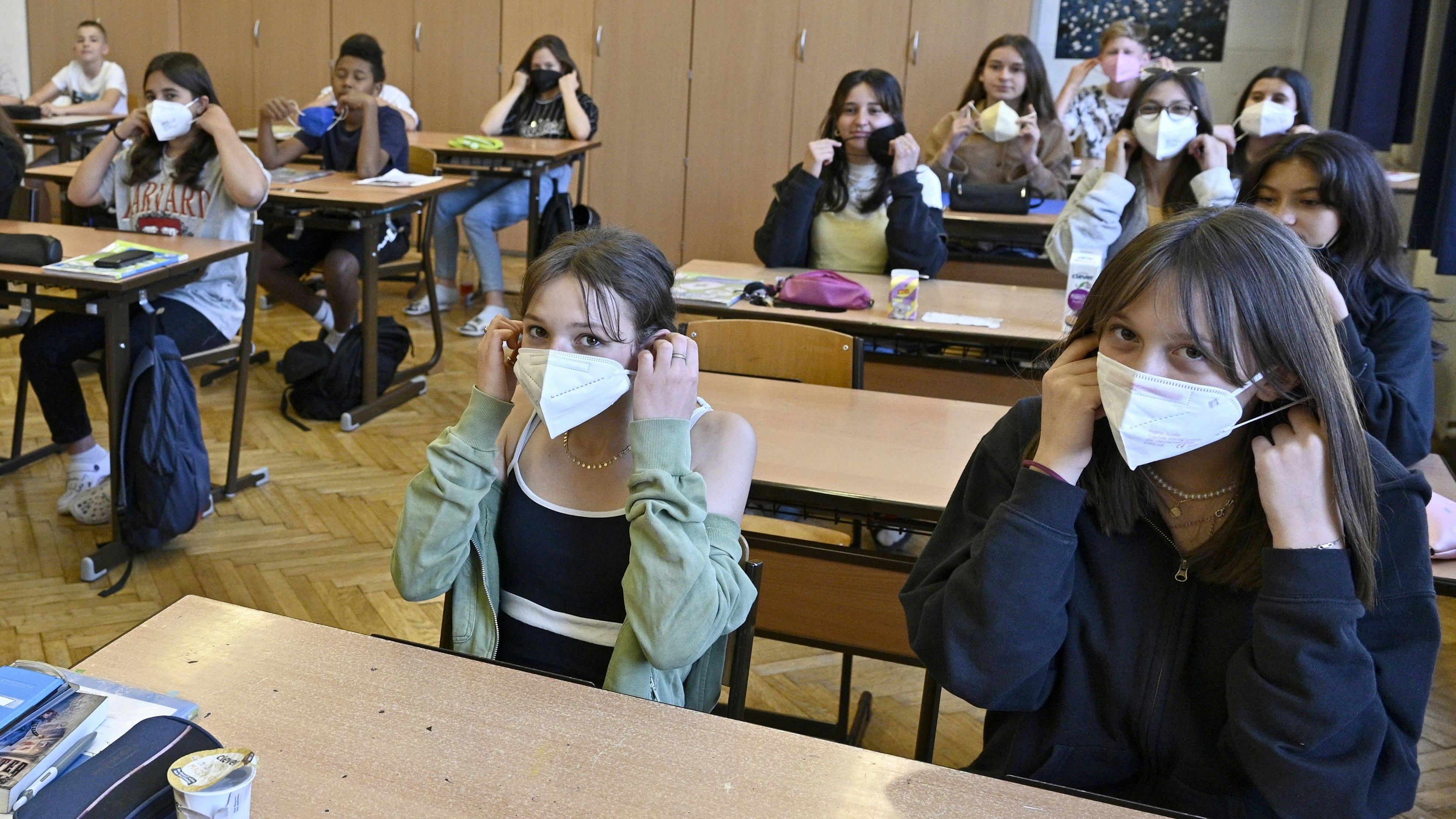Ab Stufe 3 im Stufenplan müssen Oberstufenschüler wieder eine Maske im Unterricht tragen.
