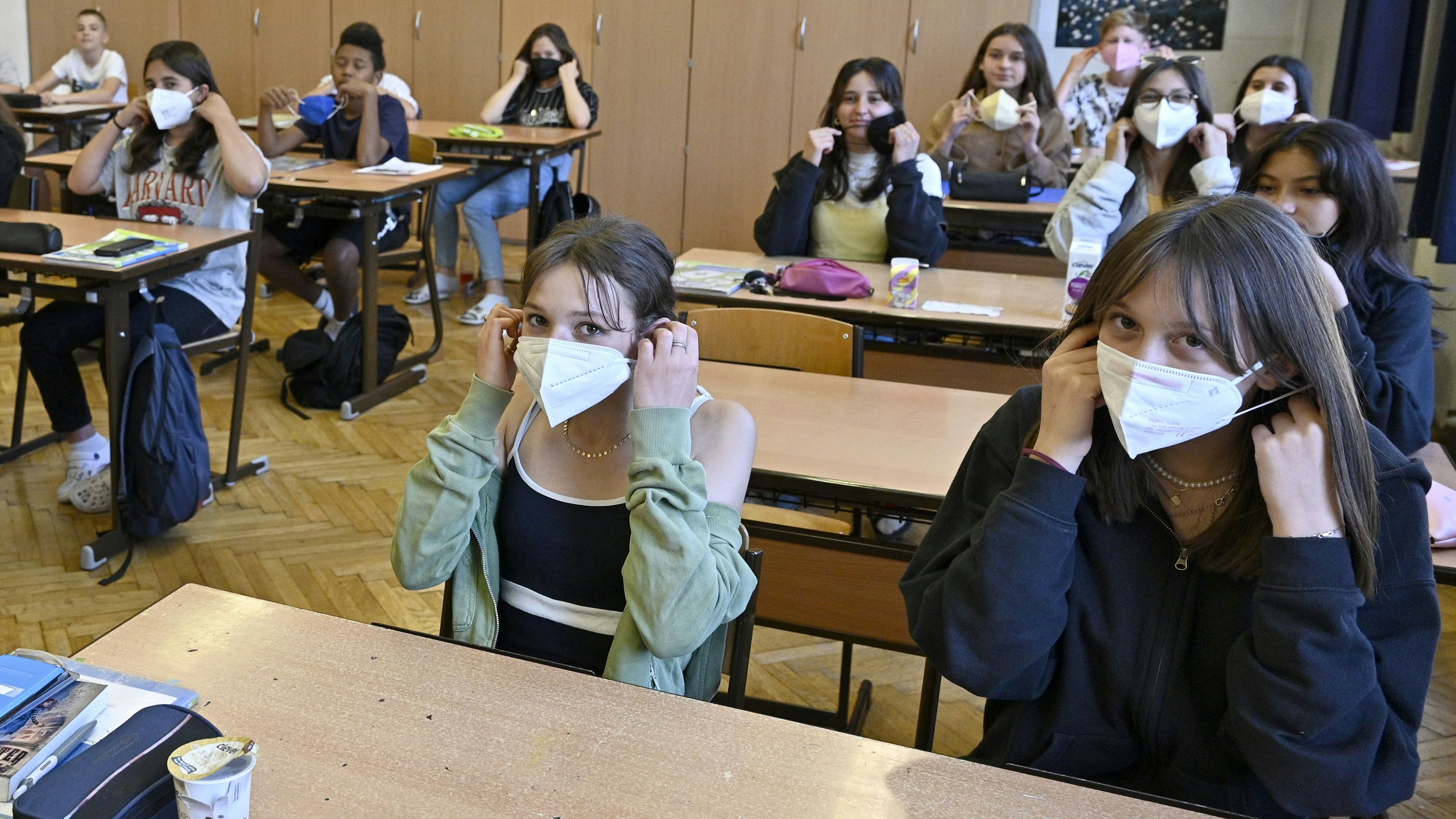 Ab Stufe 3 im Stufenplan müssen Oberstufenschüler wieder eine Maske im Unterricht tragen.